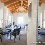 Diamond Apartment *